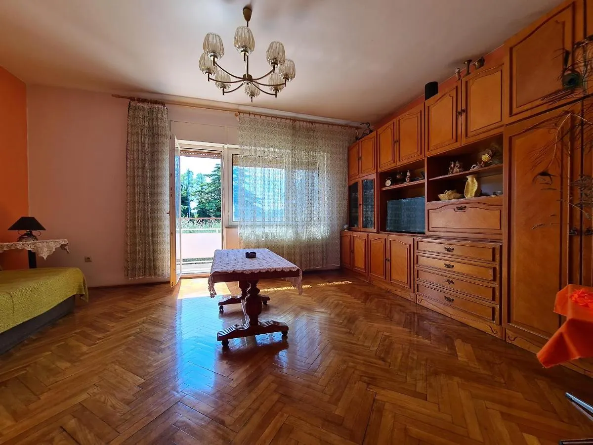 Apartments Fazanska 930  Fazana